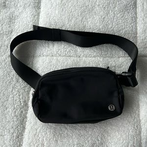 Lulu Lemon 1L Black Belt Bag